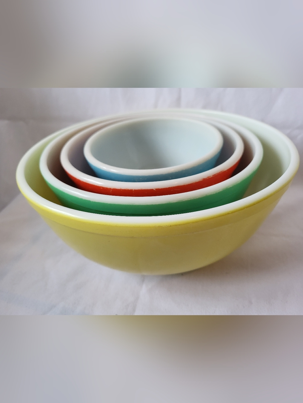 Vintage Pyrex Set of Four Colorful Nesting Mixing Bowls